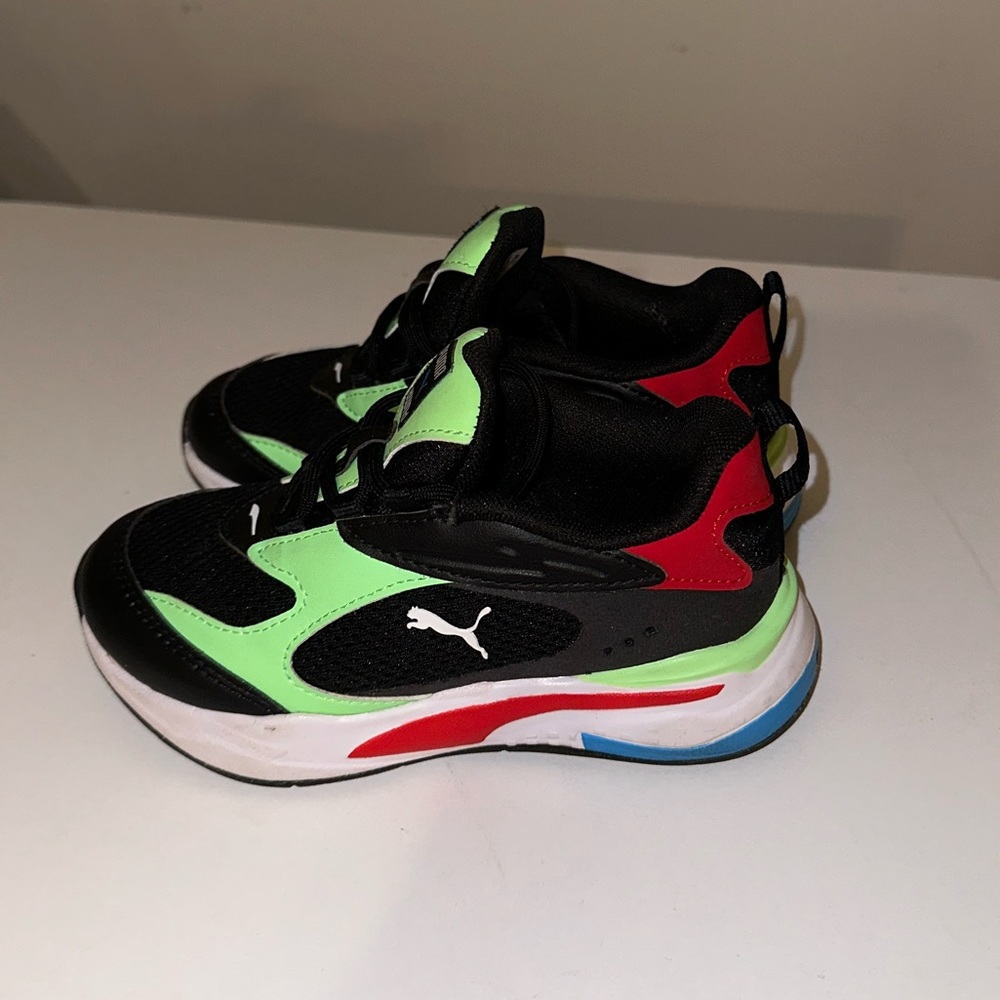 Chikdrens Puma Sneakers SIZE 12 GREAT condition